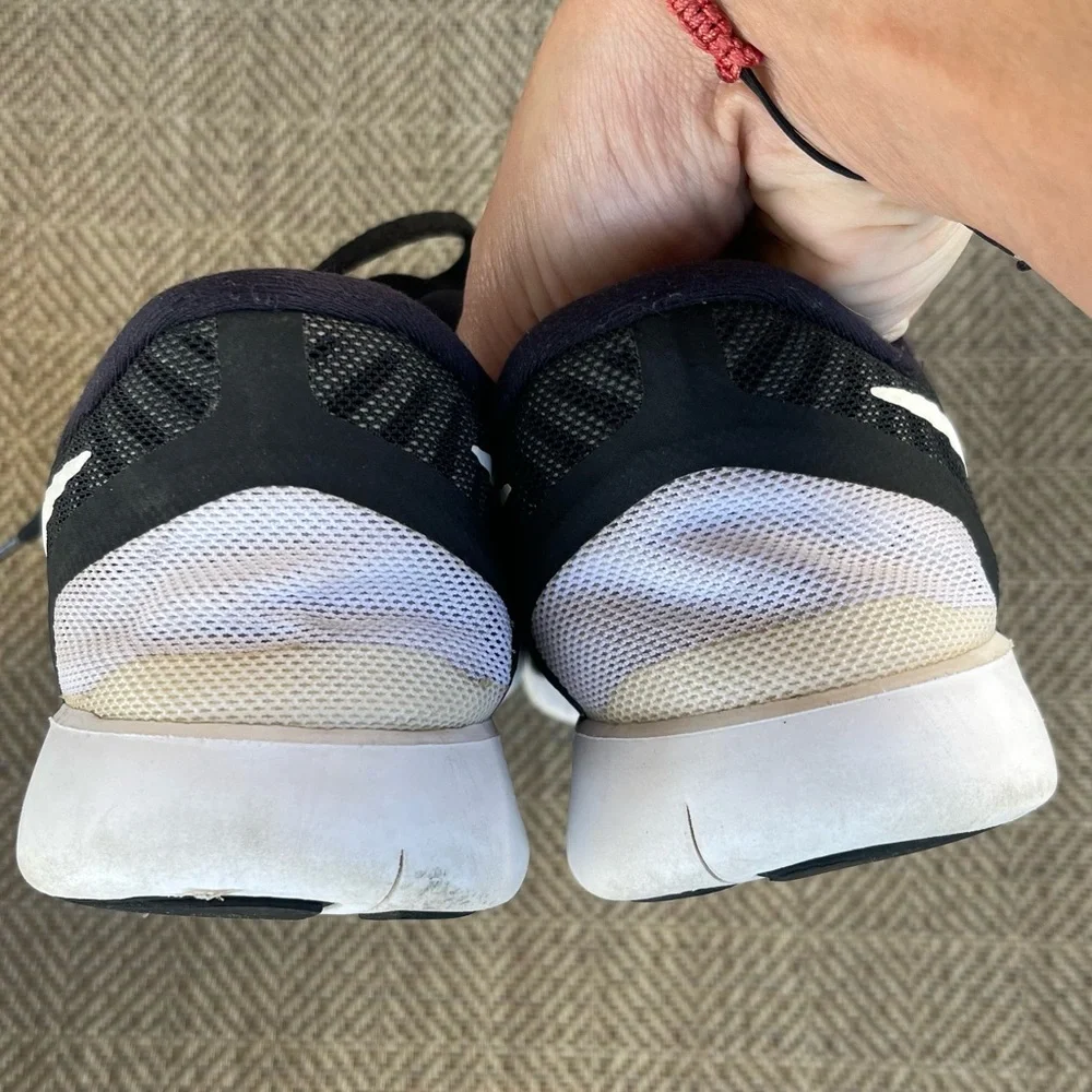 Nike kids shoes size (Y7)
